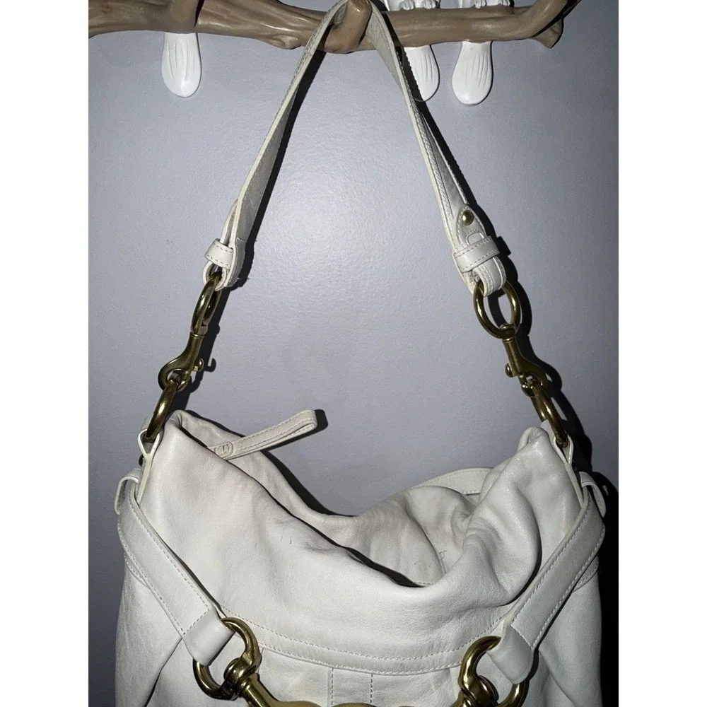 COACH Hampton White, Hobo Bag With Gold Hardware Tone Purse Shoulder Bag‎ 8B15 F